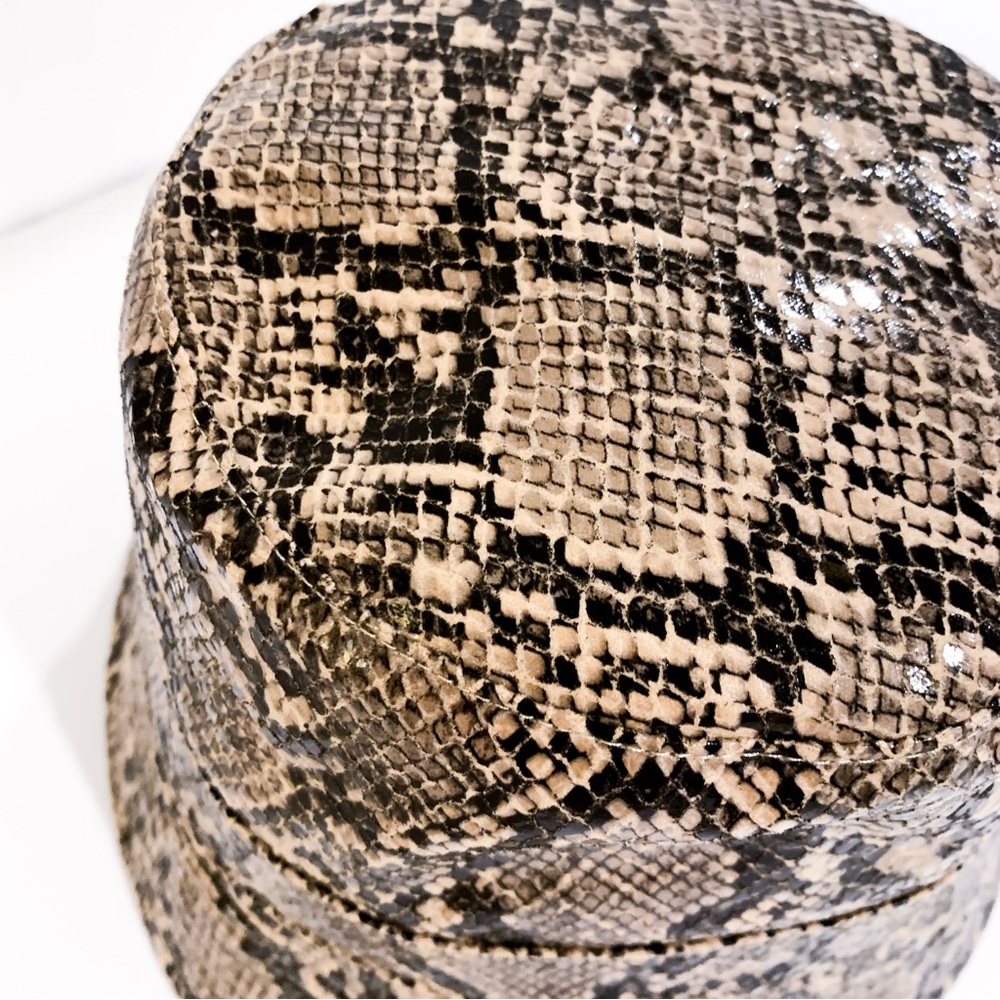 NWT Urban Outfitters Jade Snake Bucket Hat - Picture 4 of 10